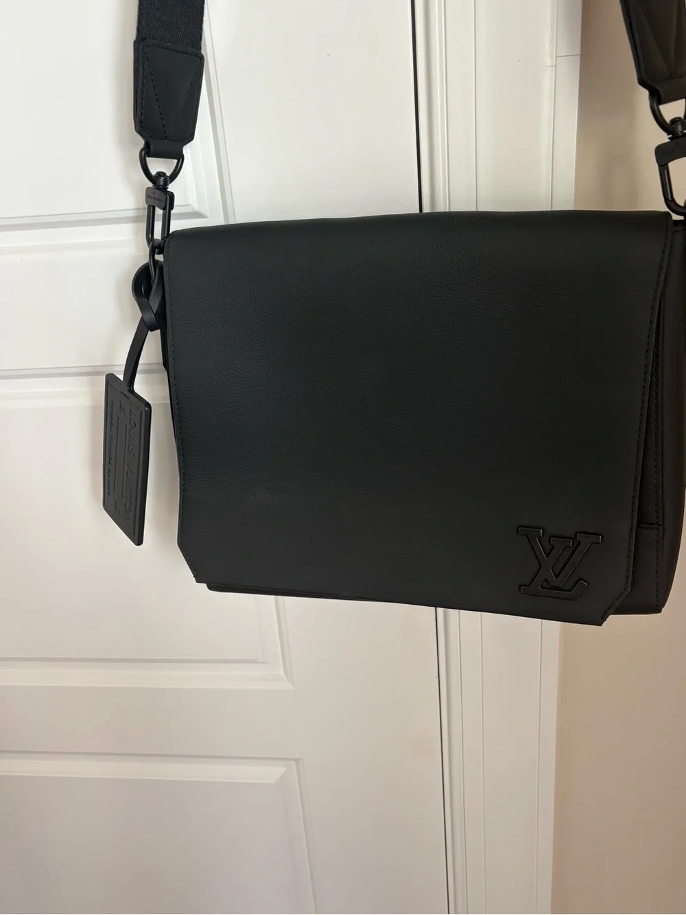 Men's Louis Vuitton Black Leather Christopher Messenger Bag